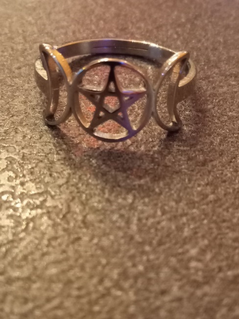 Anello in acciaio con pentacolo e  triplice luna