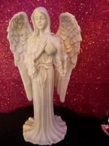 Angelo bianco con cuore