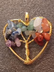 Ciondolo chakra a forma di cuore albero