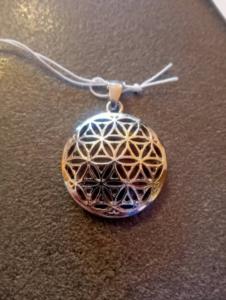 Ciondolo fiore della vita con ametista