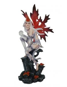 Fata autunno con sfera