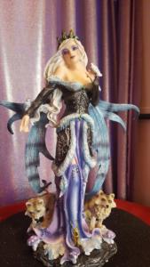 Fata con lupi regina inverno