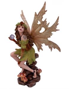 Fata del bosco con sfera