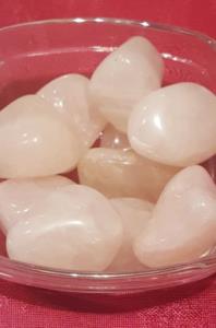 Quarzo rosa burattato