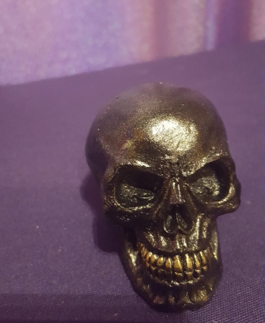 Teschio iridescente nero