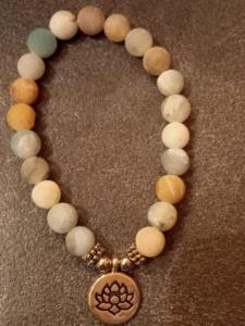 bracciale amazzonite ciondolo fior di loto