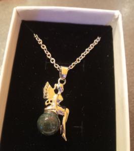 ciondolo Fata su sfera agata indiana
